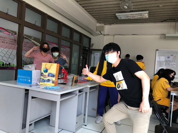 ImgDesc